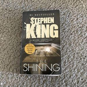 Paperback The Shining by Stephen King